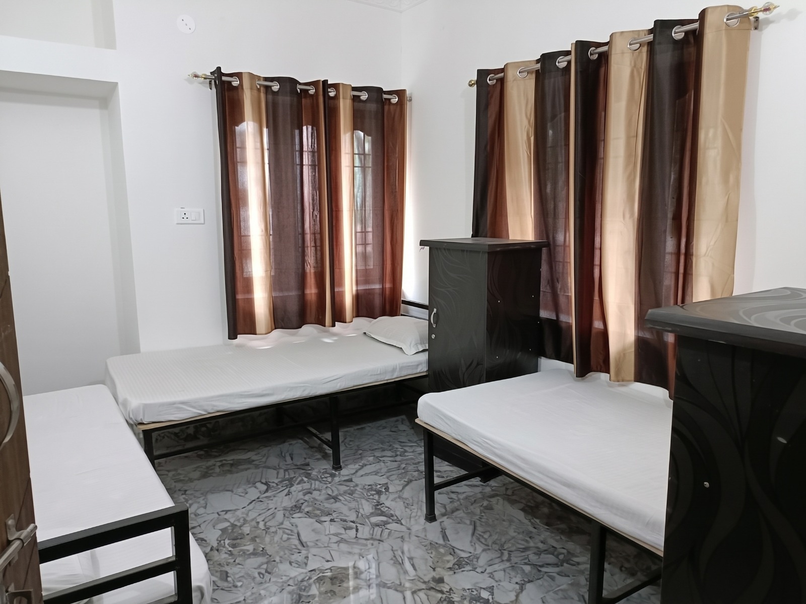 Memory-1 triple sharing room