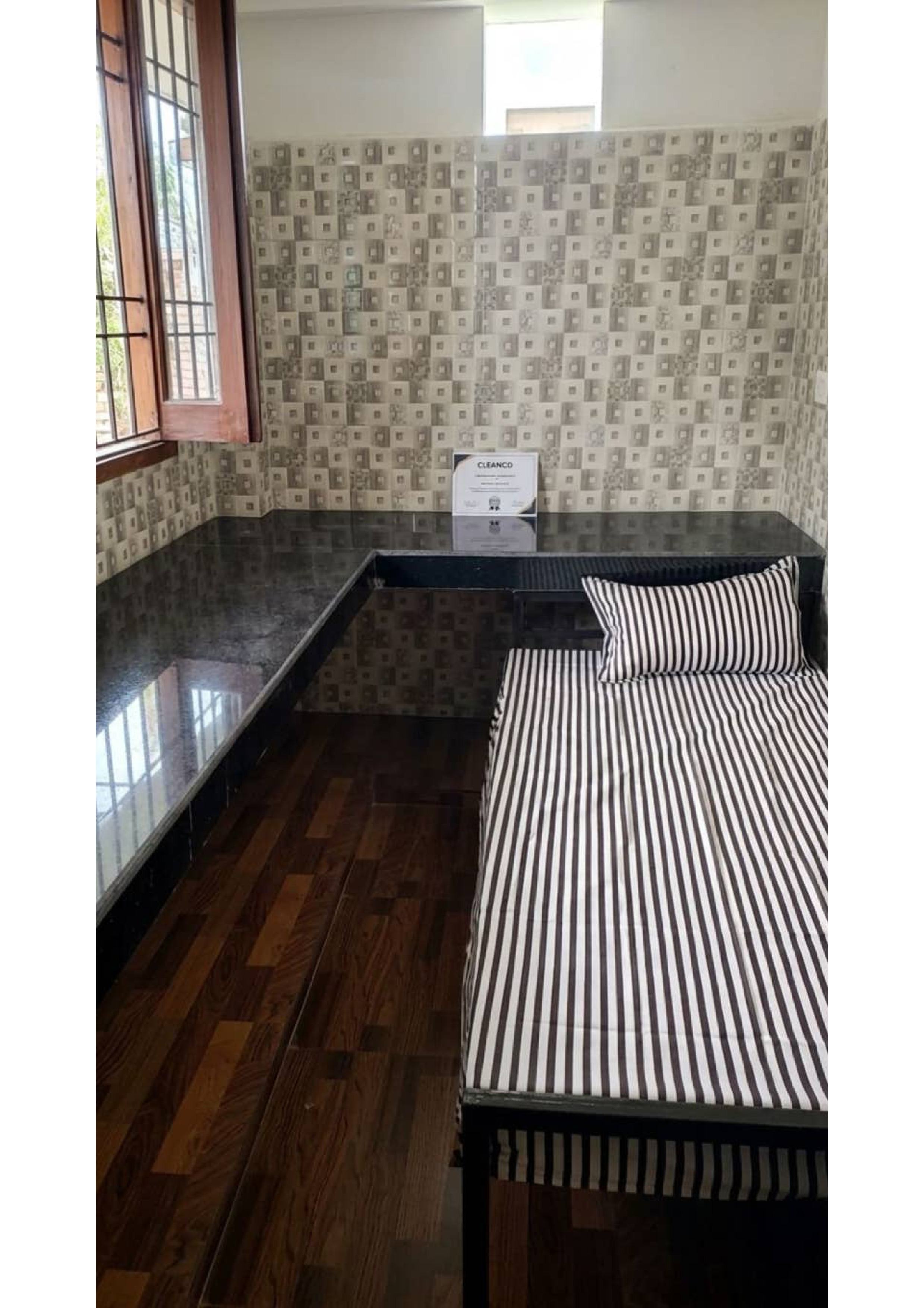 Memory-2 single sharing room
